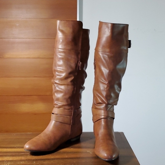 Material Girl Size 7.5 Boots Over Knee Riding Flat Strappy Brown Tan Vegan Faux - Picture 2 of 7